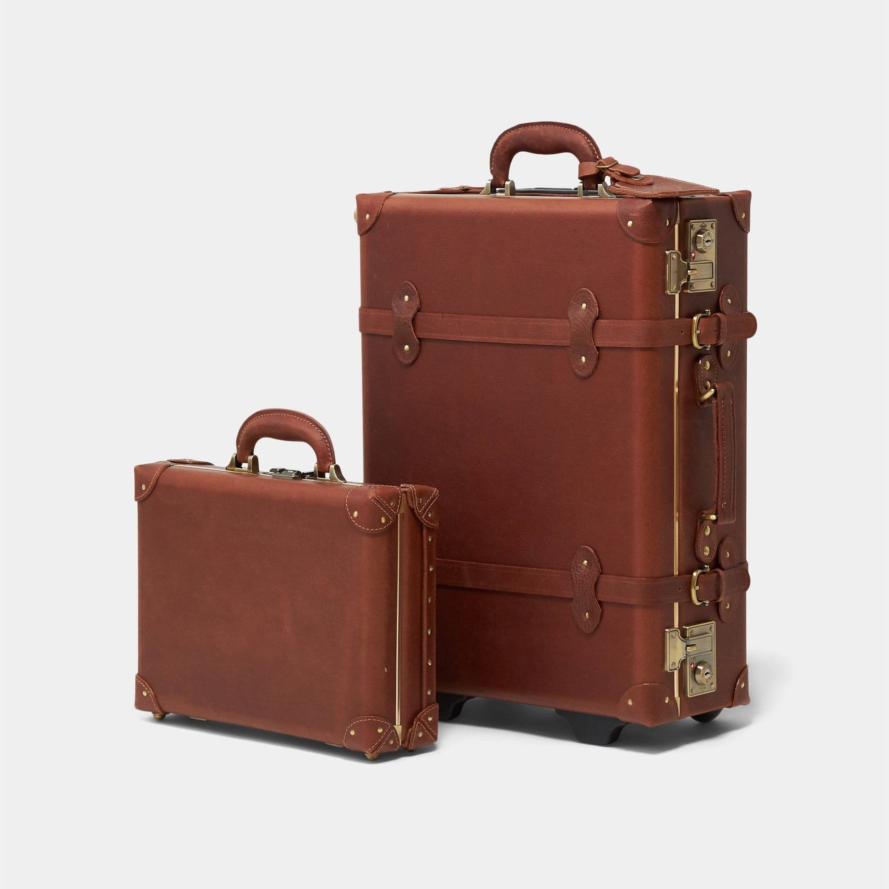 Luxury luggage set of The Pioneer leather suitcase in brown