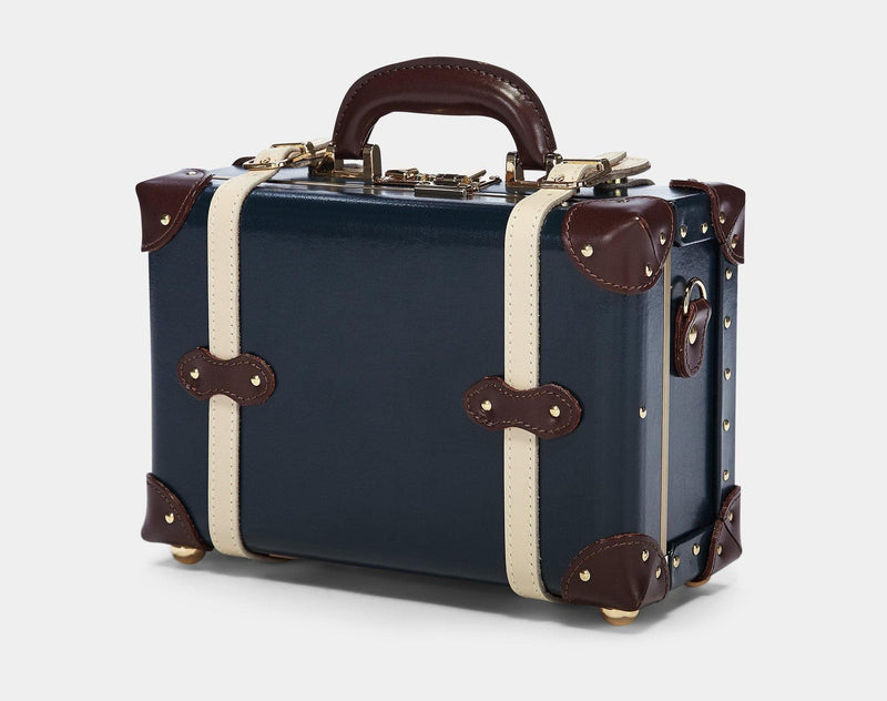 Angled product view of the vanity Architect leather suitcase in navy