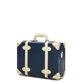 Angled product view of the overnighter Entrepreneur vegan leather suitcase in  navy