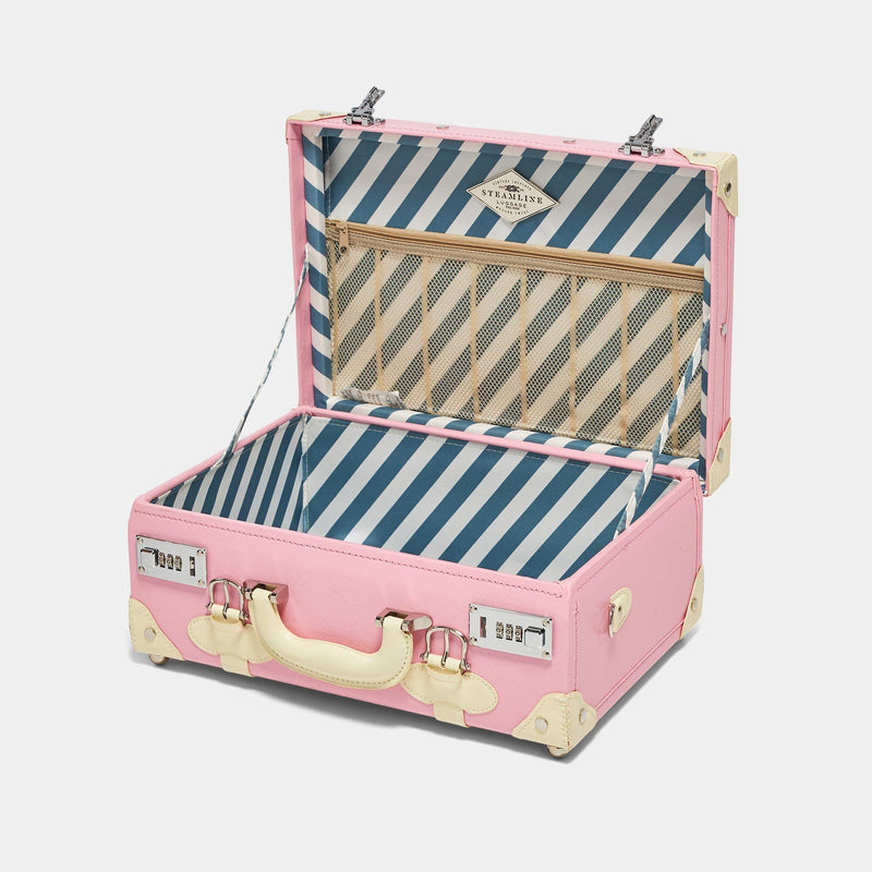 Open product view of the overnighter Entrepreneur vegan leather suitcase in pink with blue-white stripe print lining