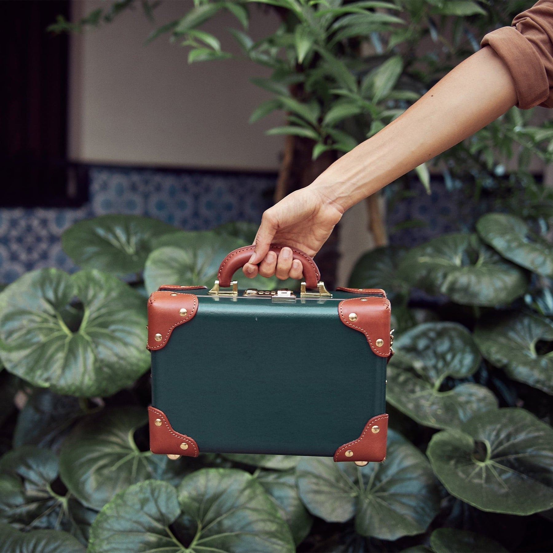 Lifestyle image of The Diplomat leather  vanity in hunter green